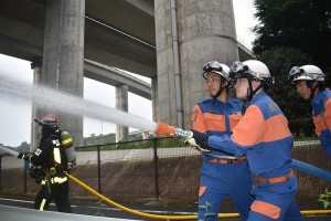 団署合同訓練 放水①